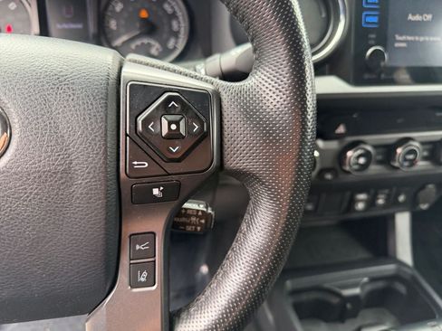 Used 2018 Toyota Tacoma TRD Off-Road AWD/4WD image 16