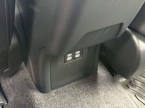 Used 2024 Toyota Prius XLE FWD image 19