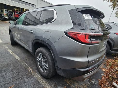 Used 2025 GMC Acadia Elevation image 9