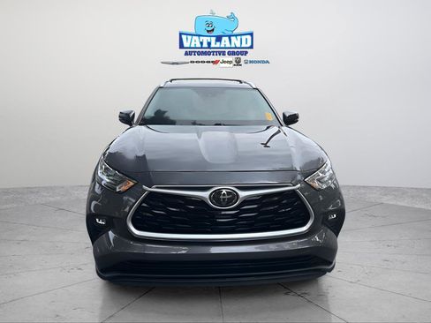 Used 2020 Toyota Highlander XLE FWD image 21