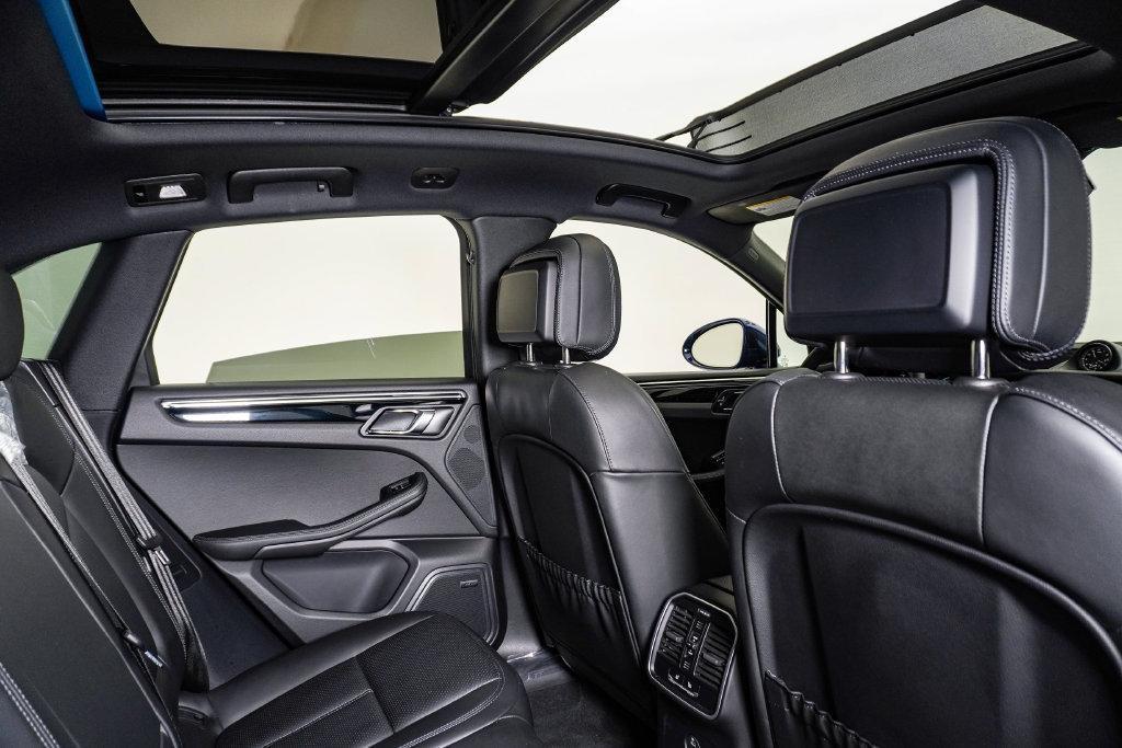 Certified 2026 Porsche Macan AWD/4WD image 16