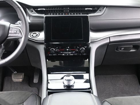 Used 2023 Jeep Grand Cherokee Altitude image 25