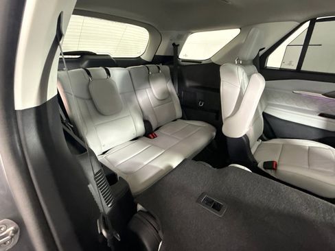 Used 2025 Ford Explorer Platinum w/ LUX Leather Package AWD/4WD image 6