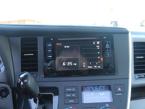 Used 2016 Toyota Sienna XLE FWD image 27