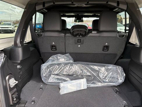 New 2026 Jeep Wrangler Unlimited Rubicon image 11