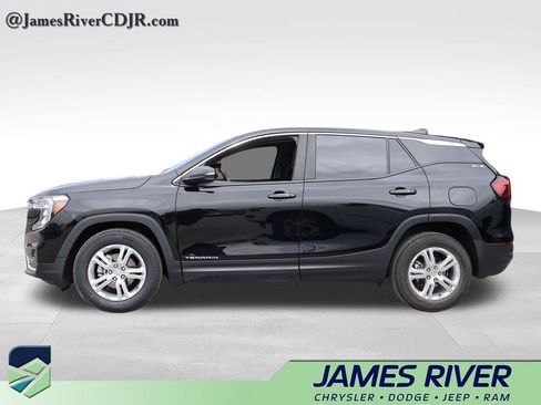 Used 2022 GMC Terrain SLE FWD image 2