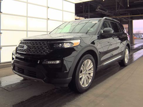 Used 2023 Ford Explorer Limited w/ Equipment Group 301A image 2