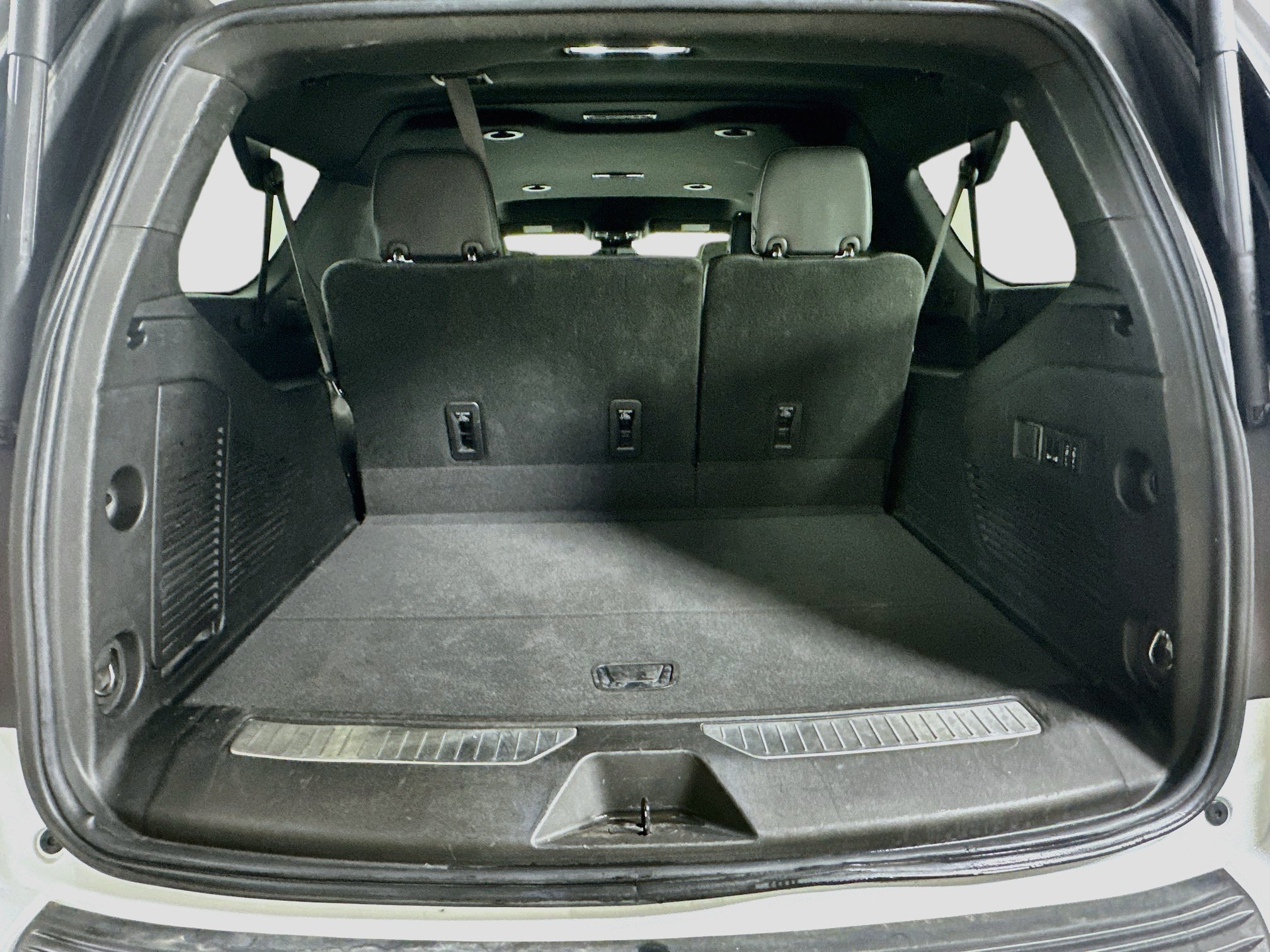 Used 2023 Chevrolet Suburban Premier AWD/4WD image 29