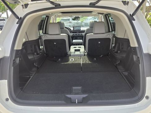 Used 2023 Honda Pilot Touring image 16