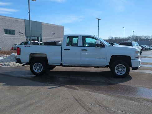 Used 2018 Chevrolet Silverado 1500 W/T w/ Trailering Package image 9
