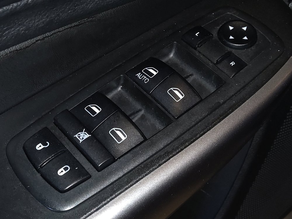 Used 2019 Jeep Cherokee Latitude w/ Popular Appearance Group FWD image 27