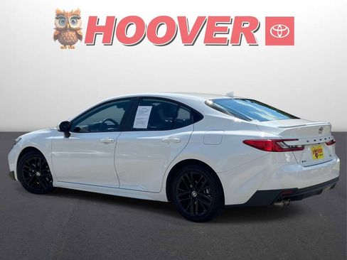 Used 2025 Toyota Camry SE w/ Convenience Package FWD image 8