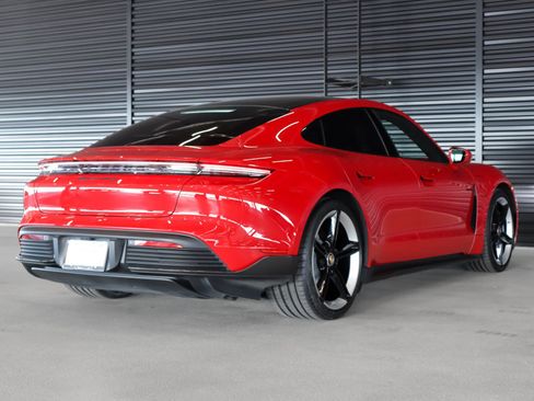 Used 2024 Porsche Taycan GTS image 10