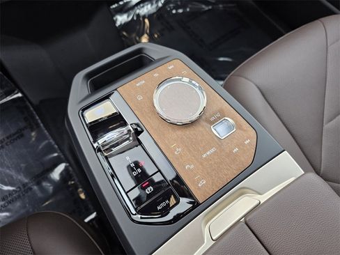 Certified 2023 BMW iX M60 image 24