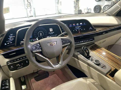 Used 2021 Cadillac Escalade ESV Premium Luxury Platinum image 18