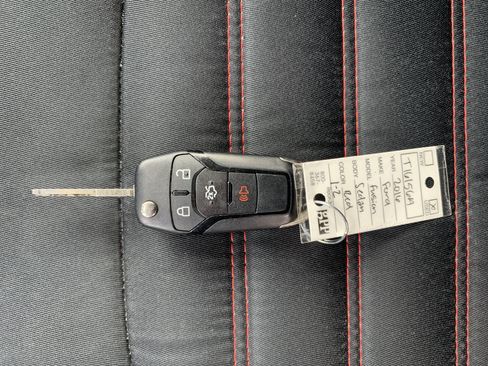 Used 2016 Ford Fusion SE FWD image 37