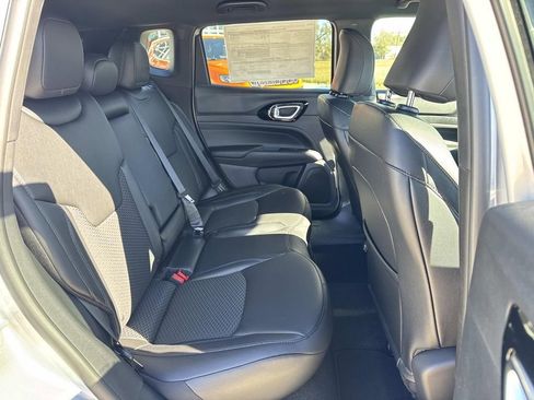 New 2026 Jeep Compass Latitude image 19