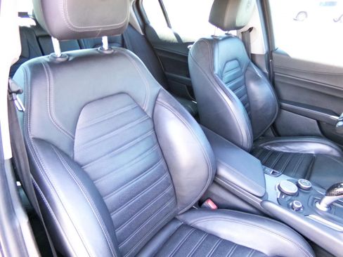 Used 2017 Alfa Romeo Giulia Ti w/ TI 19" Sport Package image 17