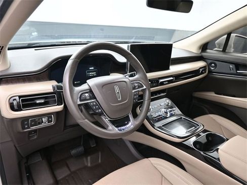 Used 2022 Lincoln Nautilus Reserve w/ Equipment Group 201A image 10