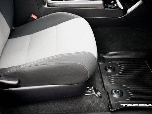 Used 2020 Toyota Tacoma TRD Sport w/ Technology Package image 29