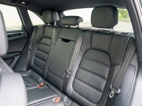 Certified 2026 Porsche Macan AWD/4WD image 23