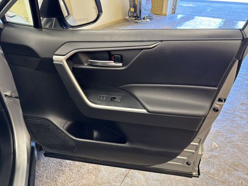 Used 2024 Toyota RAV4 SE w/ Convenience Package image 15