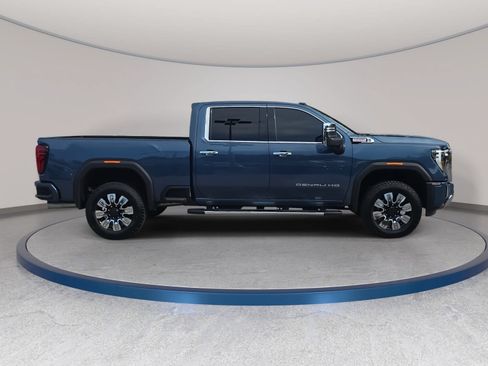 Used 2026 GMC Sierra 2500 Denali w/ Technology Package AWD/4WD image 4