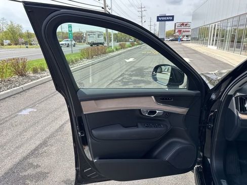 Used 2025 Volvo XC90 B6 Plus AWD/4WD image 17