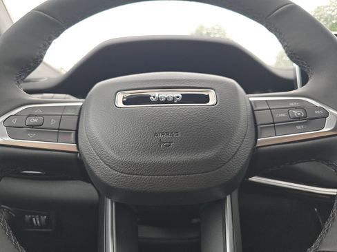 New 2026 Jeep Compass Latitude image 28