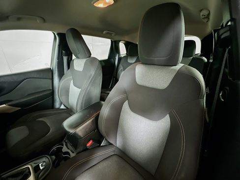 Used 2018 Jeep Cherokee Latitude image 20