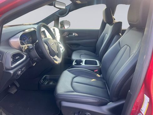 New 2026 Chrysler Pacifica Select image 12