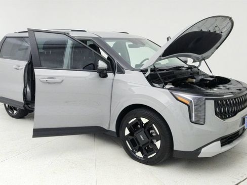 Used 2026 Kia Carnival EX FWD image 9