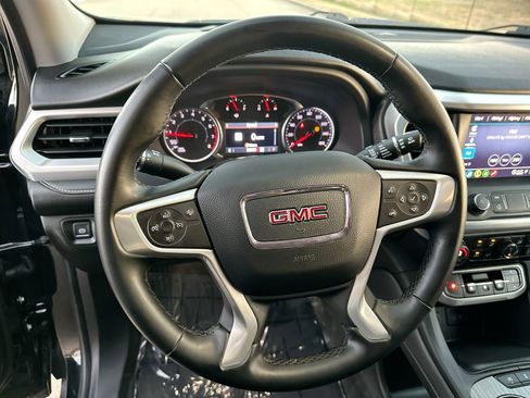 Used 2023 GMC Acadia SLT image 14