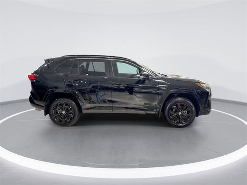 Used 2024 Toyota RAV4 SE image 7