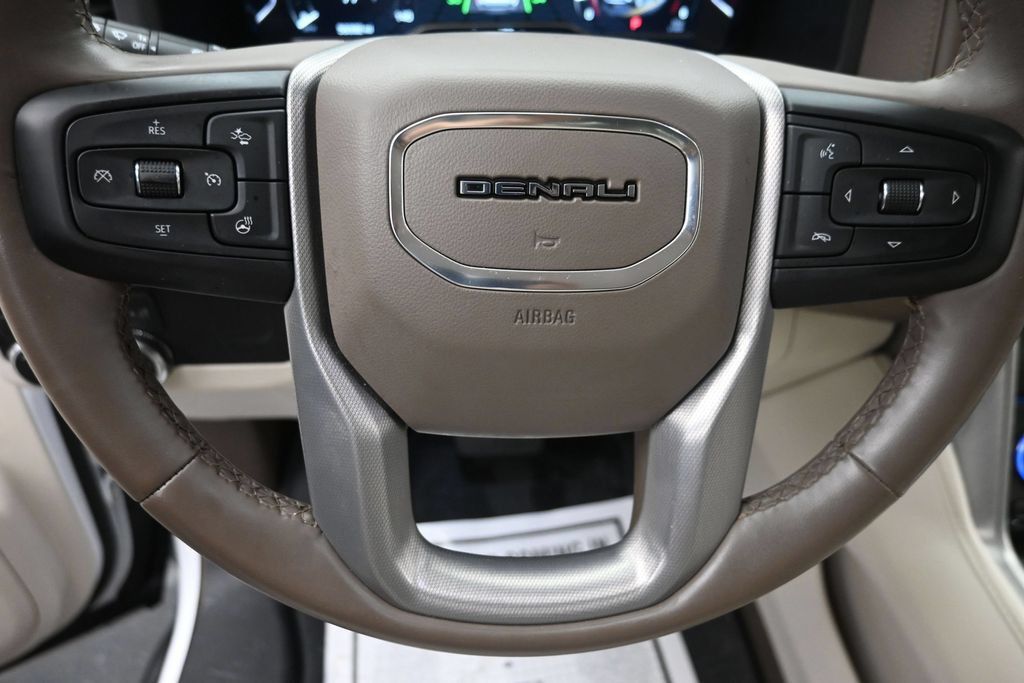 Used 2023 GMC Yukon XL Denali AWD/4WD image 11