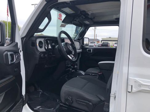 Used 2025 Jeep Wrangler Unlimited Sahara AWD/4WD image 20