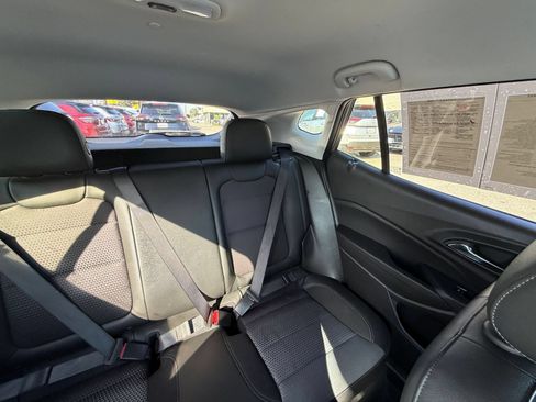 Used 2025 Chevrolet Trax LT FWD image 35