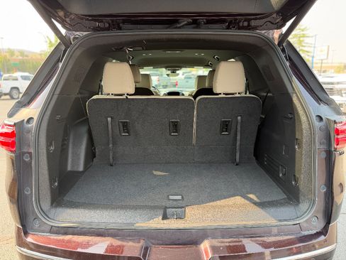 Used 2023 Chevrolet Traverse Premier AWD/4WD image 6