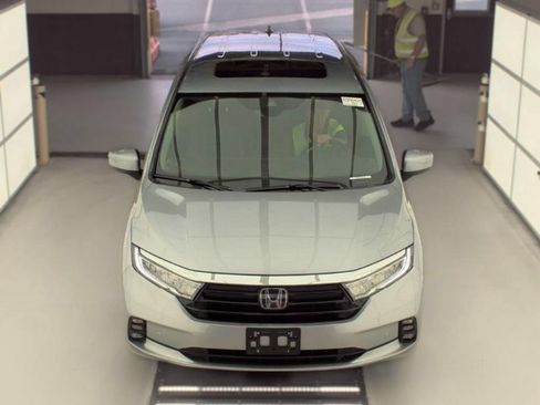 Used 2023 Honda Odyssey Touring image 3