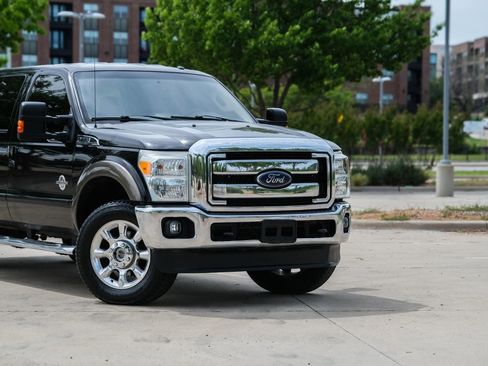 Used 2016 Ford F250 Lariat w/ Lariat Interior Package image 3