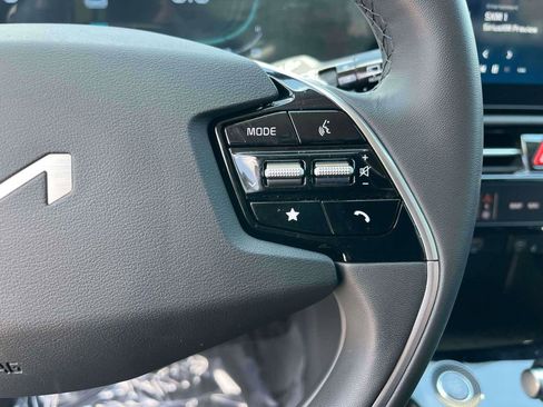 Certified 2025 Kia Niro EX FWD image 19