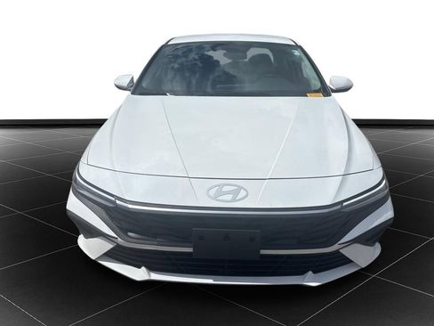 Used 2025 Hyundai Elantra Blue image 8
