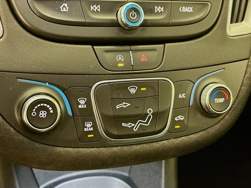 Used 2020 Chevrolet Malibu LS image 24