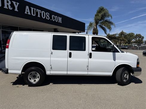 Used 2014 GMC Savana 2500 RWD image 8