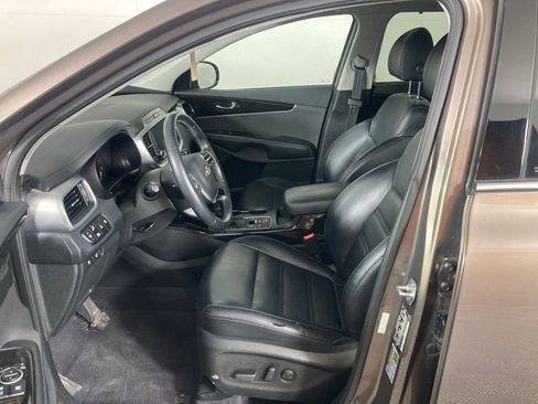 Used 2019 Kia Sorento EX w/ EX Touring Package image 12