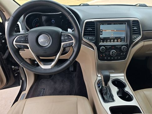 Used 2017 Jeep Grand Cherokee Limited image 13