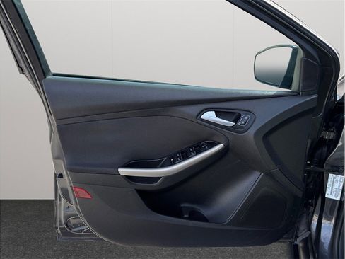 Used 2016 Ford Focus Titanium image 17