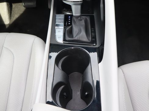 Used 2024 Hyundai Elantra Limited FWD image 21
