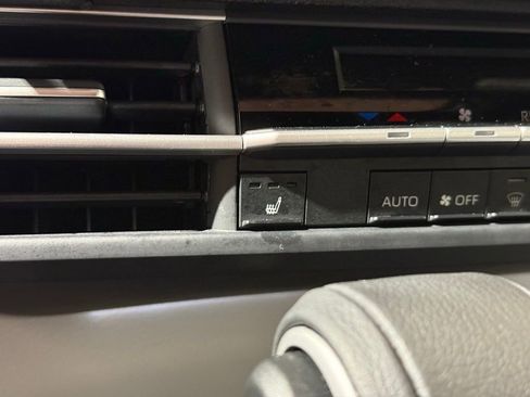 Certified 2025 Toyota Sienna XSE image 31