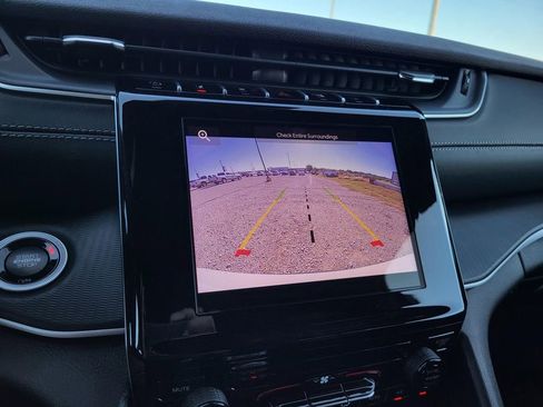 New 2025 Jeep Grand Cherokee L Laredo image 24